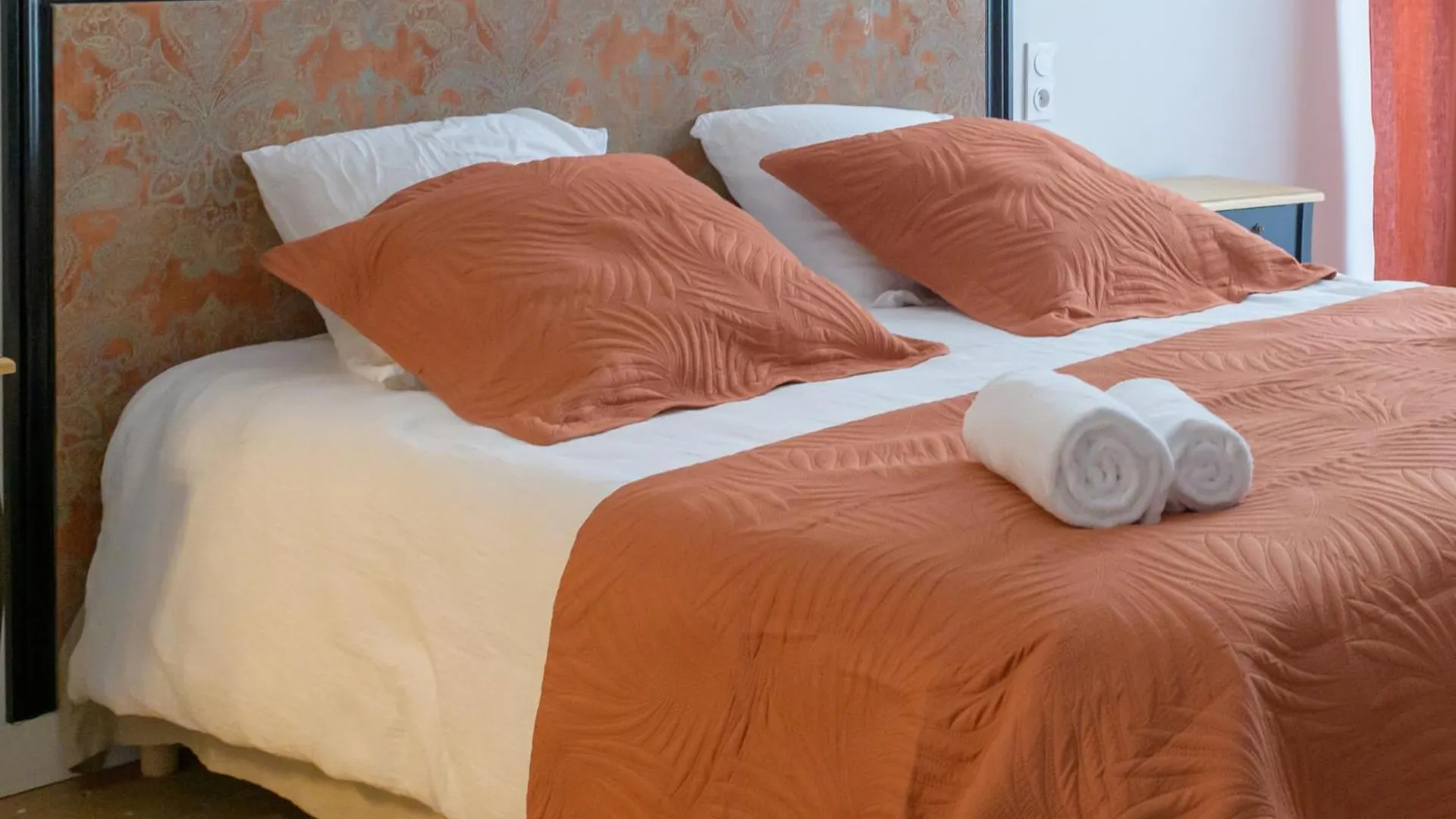 La Tour Des Remparts Bed & Breakfast Rochemaure
