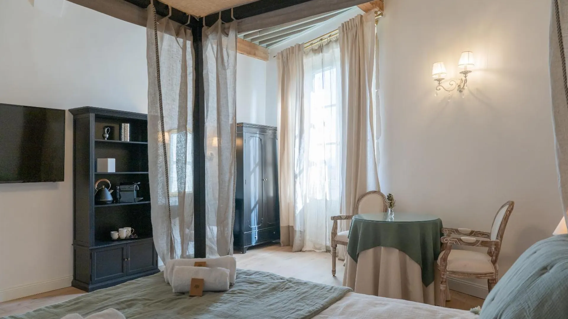 La Tour Des Remparts Bed & Breakfast Rochemaure 0*,  France